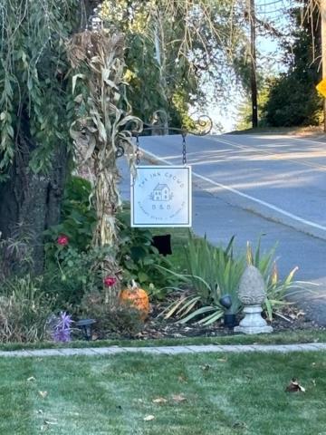 The Inn Crowd Bed And Breakfast Holden Esterno foto